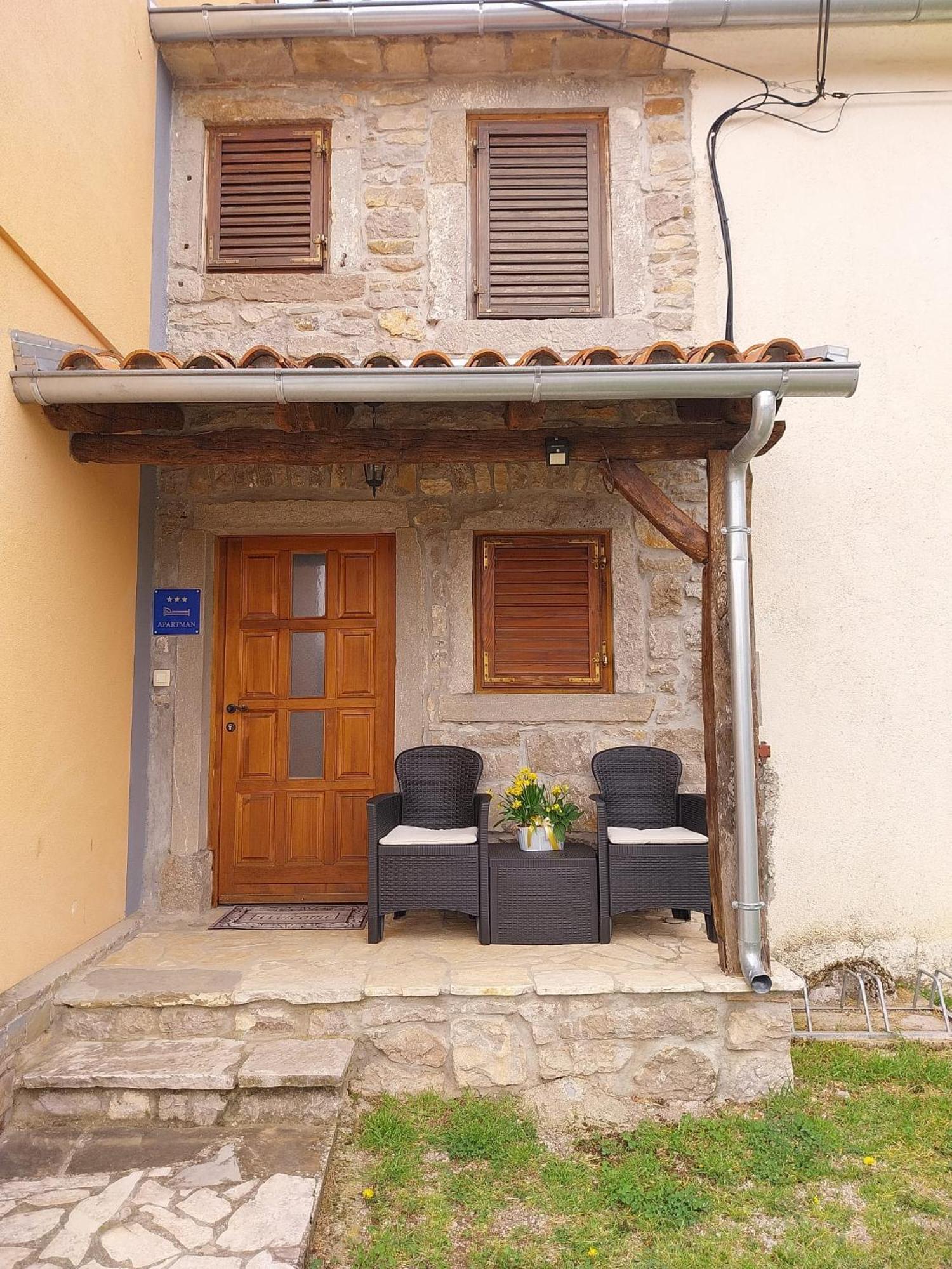 Appartement Antonia & Arian à Roč Extérieur photo