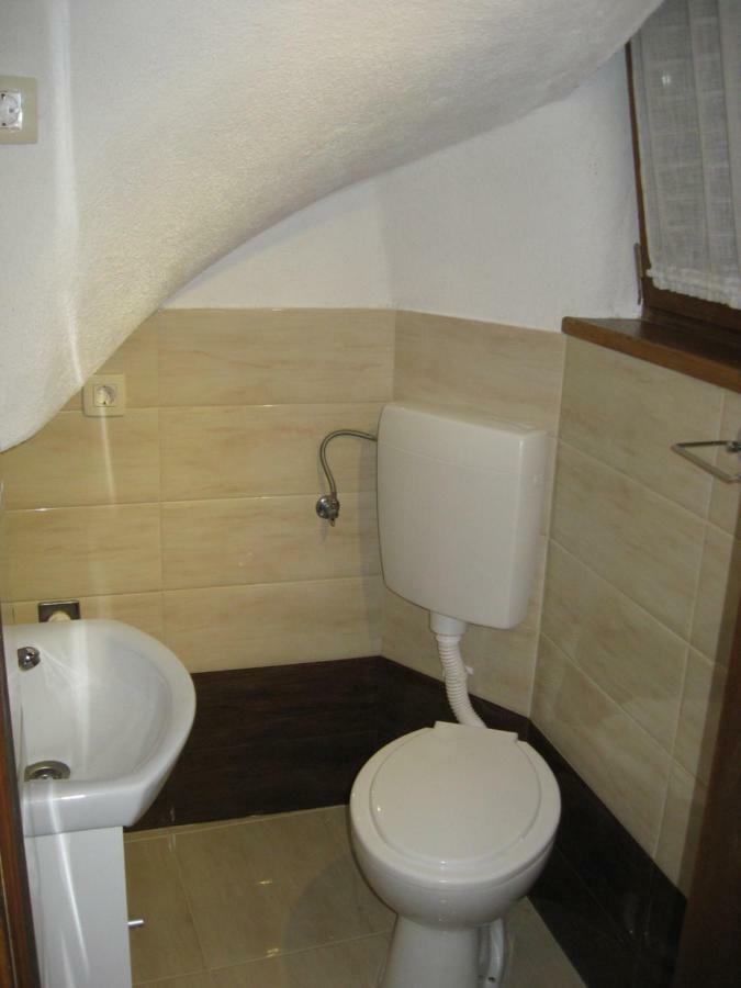 Appartement Antonia & Arian à Roč Extérieur photo