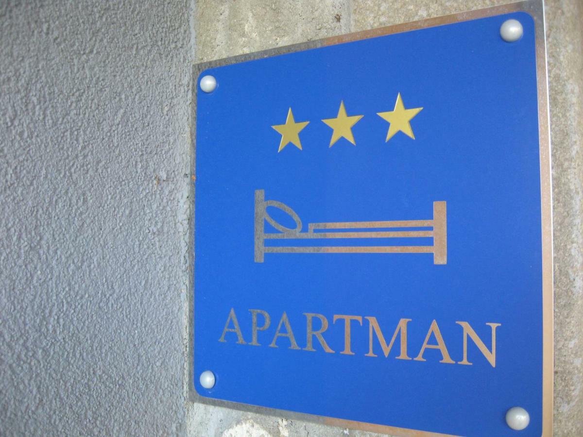 Appartement Antonia & Arian à Roč Extérieur photo